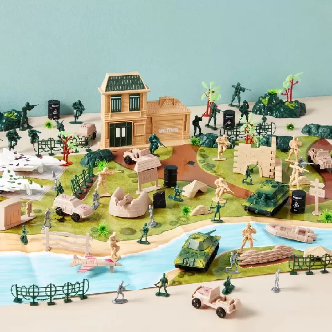 Blue Panda 400-Piece Plastic Army Men Playset - Small Military Toys and Action Figures for Boys with Soldiers, Tanks, Map